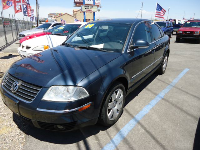 2004 Volkswagen Passat FWD 4dr Sport