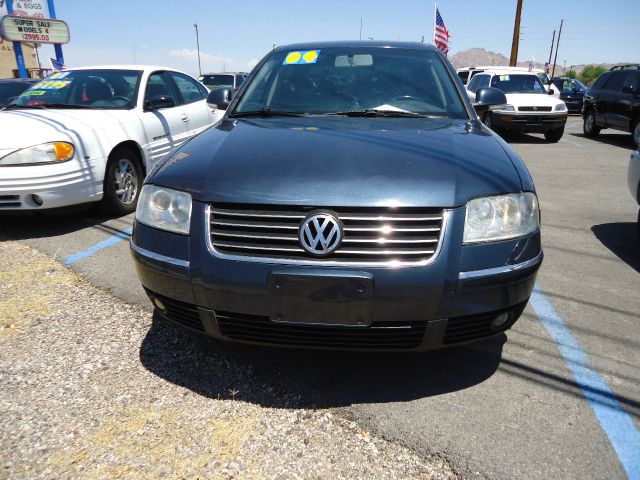 2004 Volkswagen Passat FWD 4dr Sport