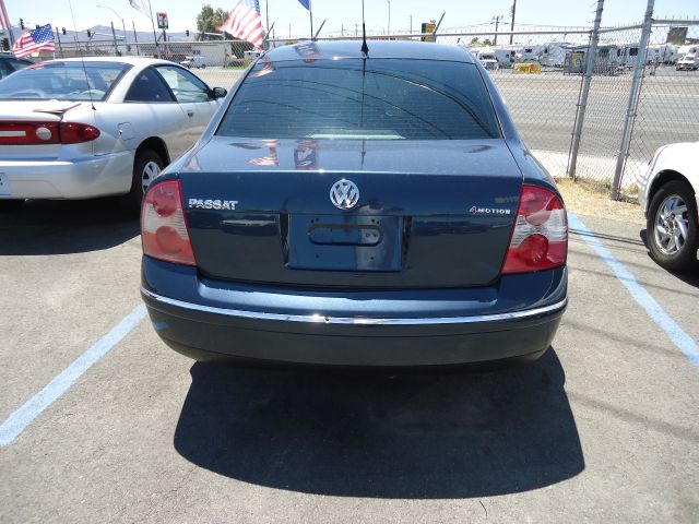 2004 Volkswagen Passat FWD 4dr Sport