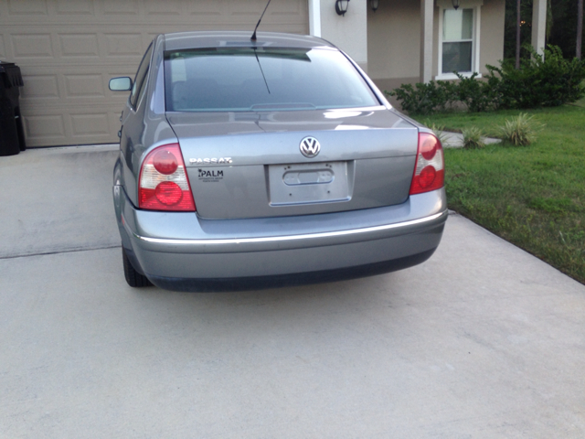 2004 Volkswagen Passat FWD 4dr Sport