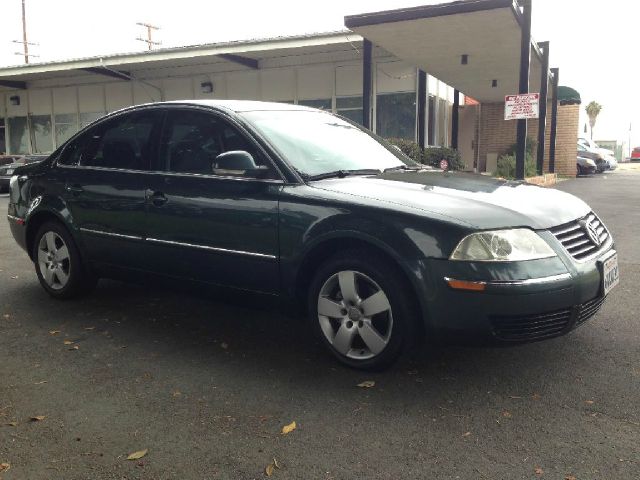 2004 Volkswagen Passat S Sedan