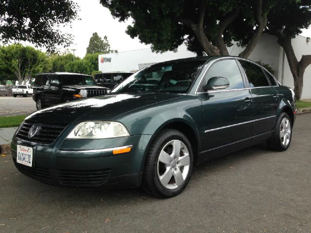 2004 Volkswagen Passat S Sedan