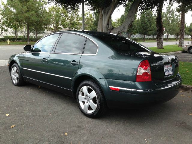 2004 Volkswagen Passat S Sedan