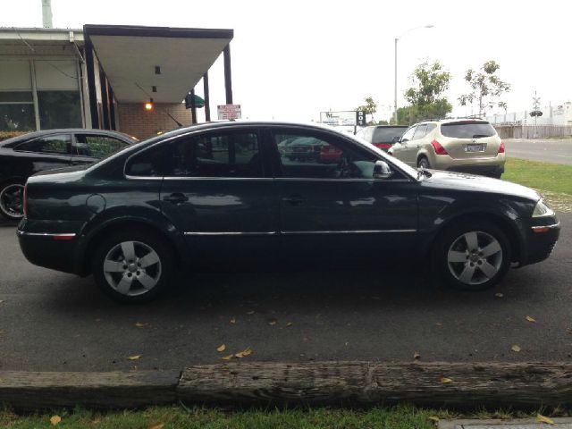 2004 Volkswagen Passat S Sedan