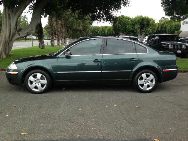 2004 Volkswagen Passat S Sedan