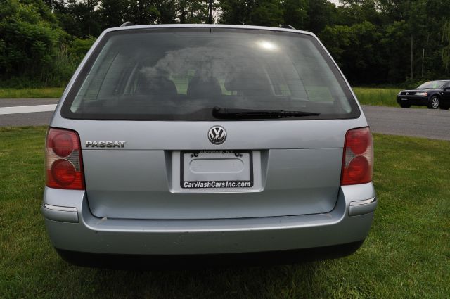 2004 Volkswagen Passat FWD 4dr Sport