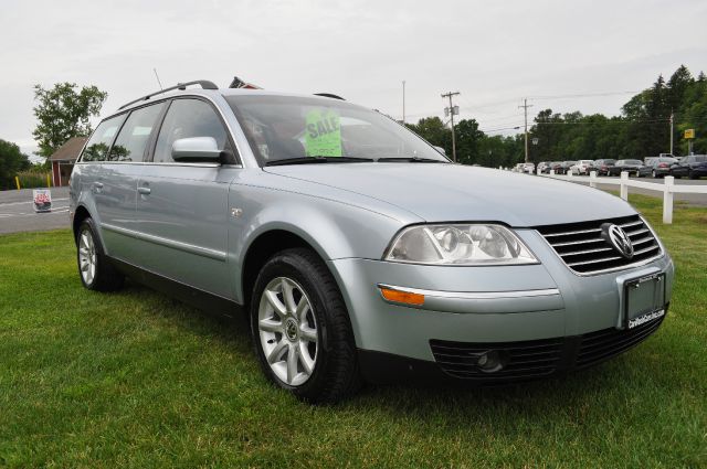 2004 Volkswagen Passat FWD 4dr Sport