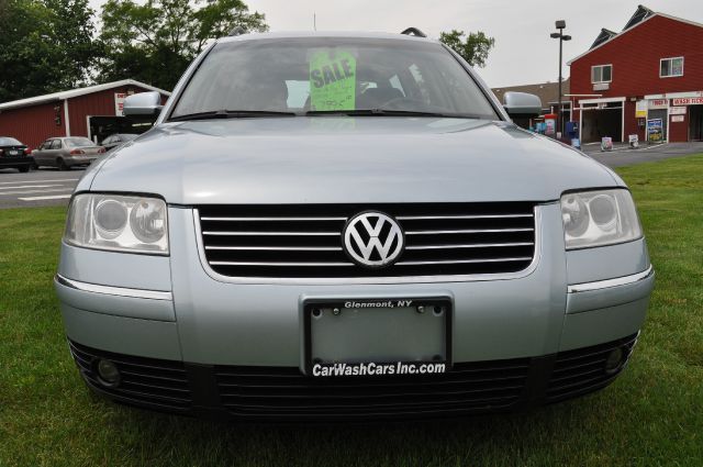 2004 Volkswagen Passat FWD 4dr Sport