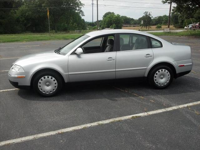 2004 Volkswagen Passat Sle-1 FWD