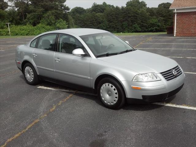 2004 Volkswagen Passat Sle-1 FWD