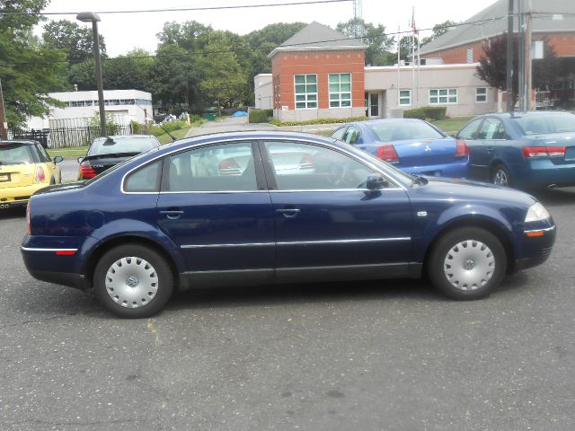 2004 Volkswagen Passat S Sedan