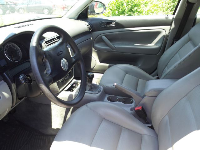 2004 Volkswagen Passat S Sedan