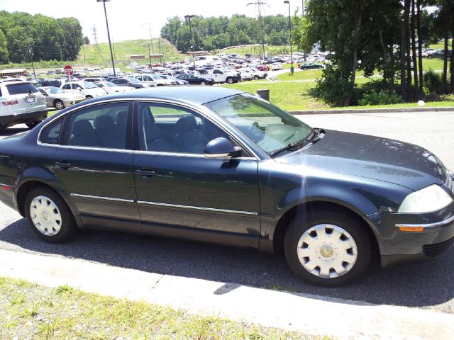 2004 Volkswagen Passat S Sedan