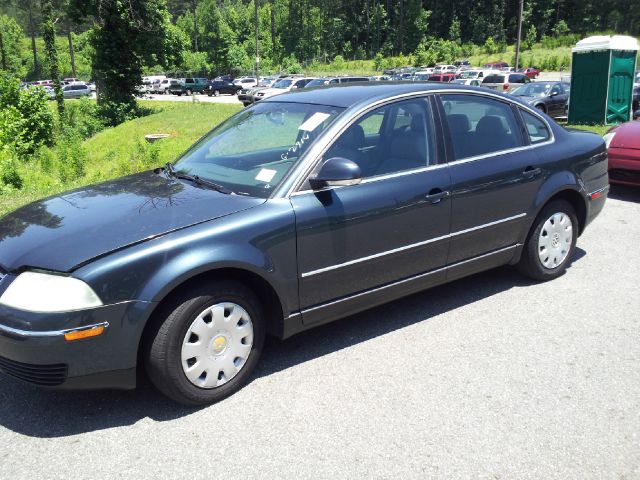 2004 Volkswagen Passat S Sedan