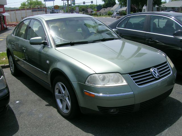 2004 Volkswagen Passat LS W/leather Seats