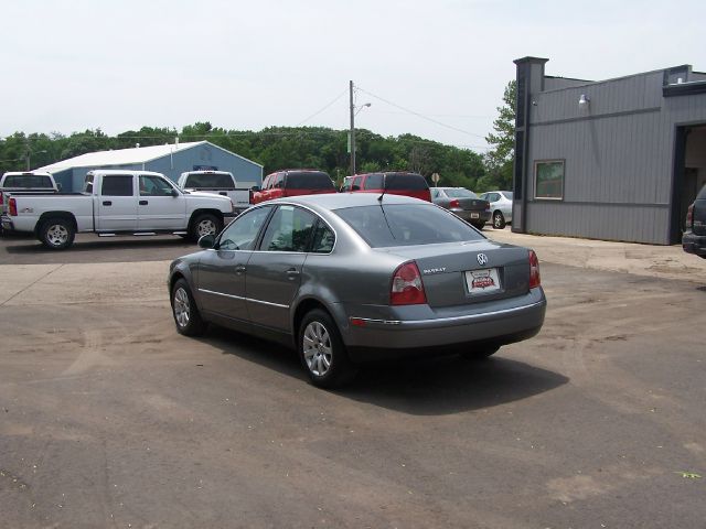 2004 Volkswagen Passat S Sedan