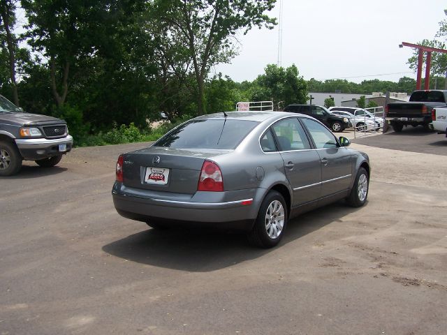 2004 Volkswagen Passat S Sedan