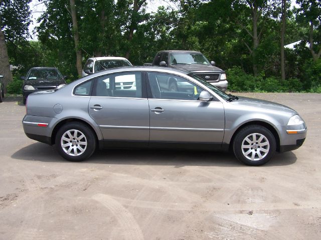 2004 Volkswagen Passat S Sedan