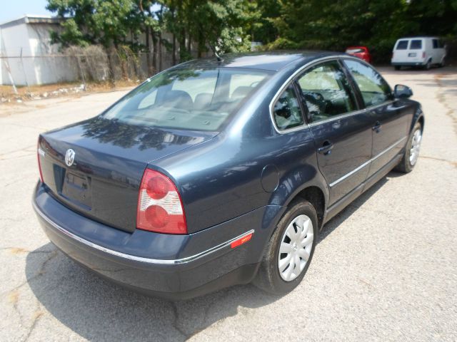 2004 Volkswagen Passat S Sedan