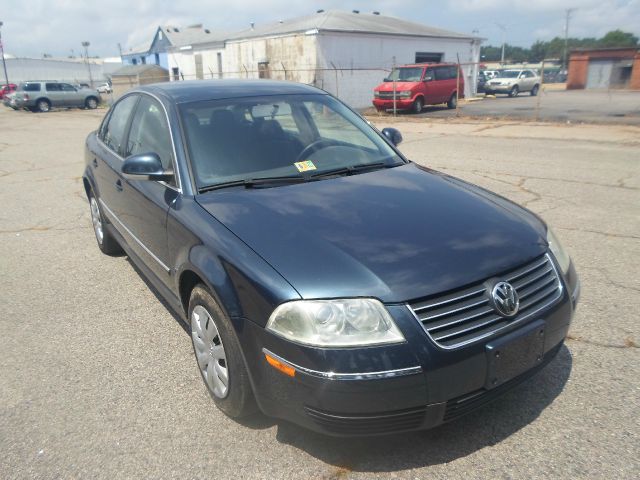 2004 Volkswagen Passat S Sedan