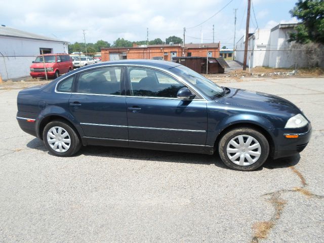 2004 Volkswagen Passat S Sedan