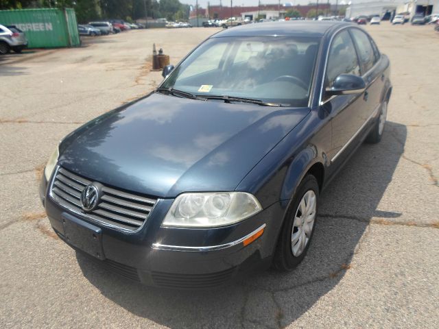 2004 Volkswagen Passat S Sedan