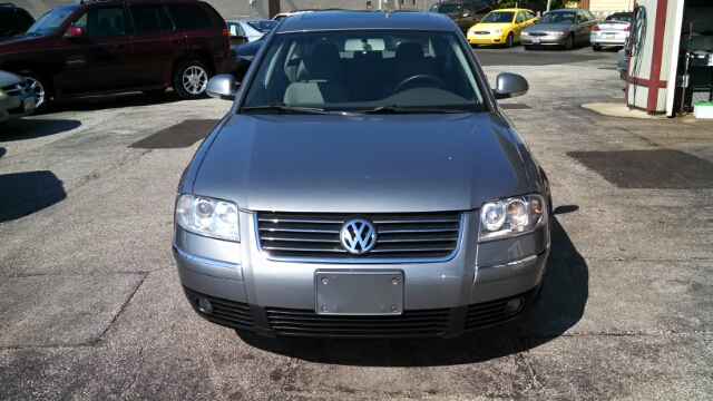 2004 Volkswagen Passat FWD 4dr Sport