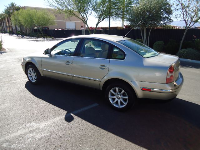 2004 Volkswagen Passat 4dr 112 WB AWD