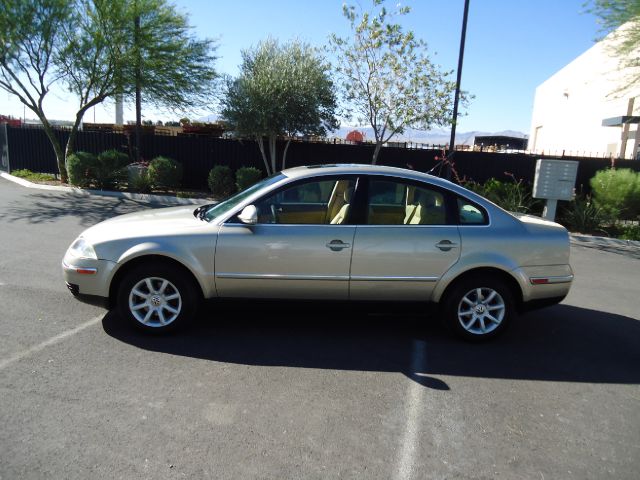 2004 Volkswagen Passat 4dr 112 WB AWD