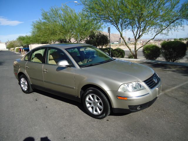 2004 Volkswagen Passat 4dr 112 WB AWD