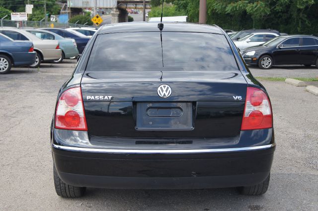 2004 Volkswagen Passat SE Crew Cab 4WD FFV