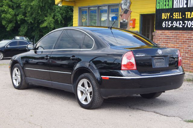 2004 Volkswagen Passat SE Crew Cab 4WD FFV