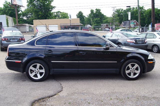 2004 Volkswagen Passat SE Crew Cab 4WD FFV