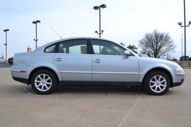 2004 Volkswagen Passat FWD 4dr Sport