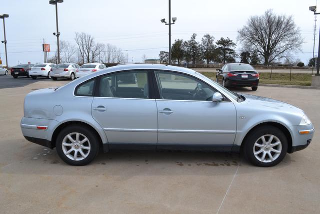 2004 Volkswagen Passat FWD 4dr Sport