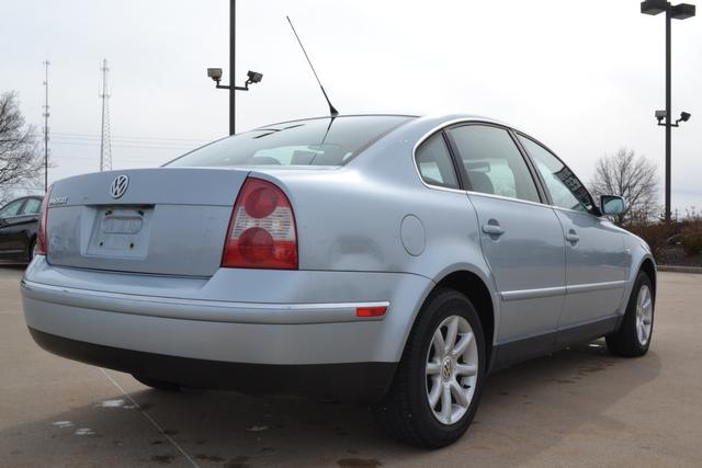 2004 Volkswagen Passat FWD 4dr Sport