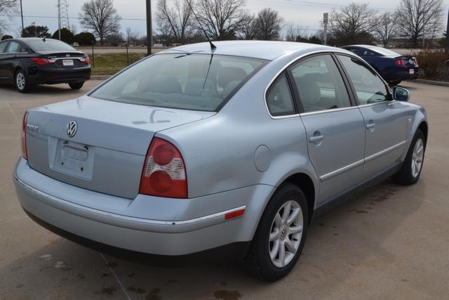 2004 Volkswagen Passat FWD 4dr Sport