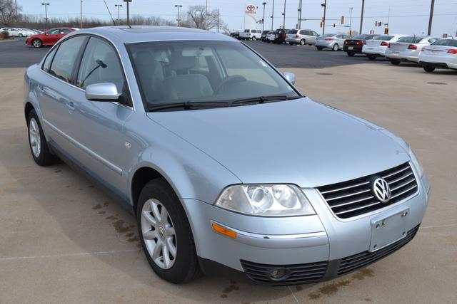 2004 Volkswagen Passat FWD 4dr Sport