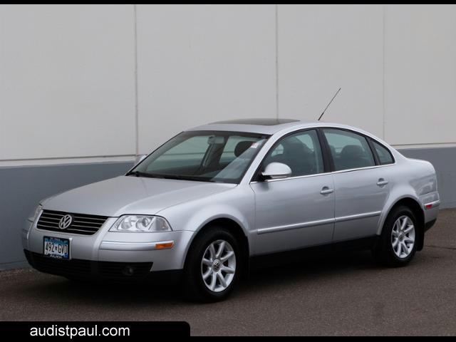 2004 Volkswagen Passat FWD 4dr Sport