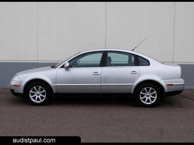 2004 Volkswagen Passat FWD 4dr Sport