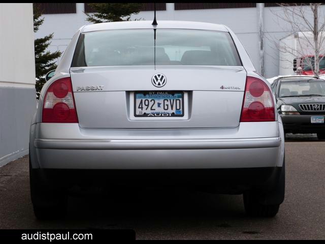 2004 Volkswagen Passat FWD 4dr Sport