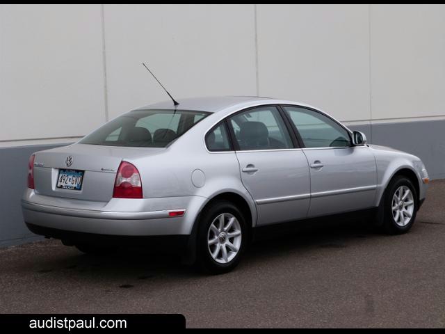 2004 Volkswagen Passat FWD 4dr Sport