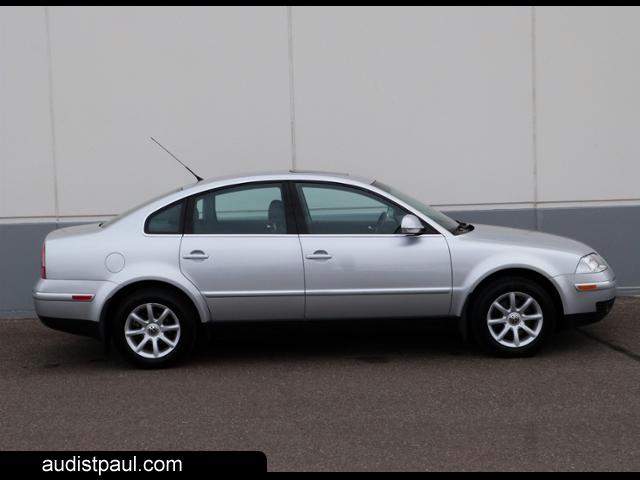 2004 Volkswagen Passat FWD 4dr Sport