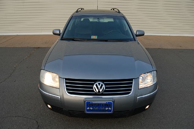 2004 Volkswagen Passat FWD 4dr Sport