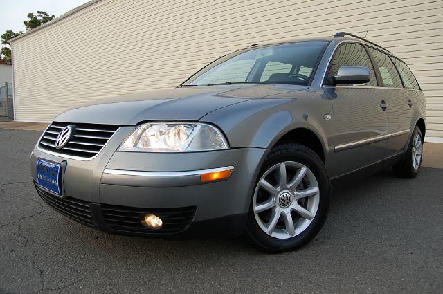 2004 Volkswagen Passat FWD 4dr Sport