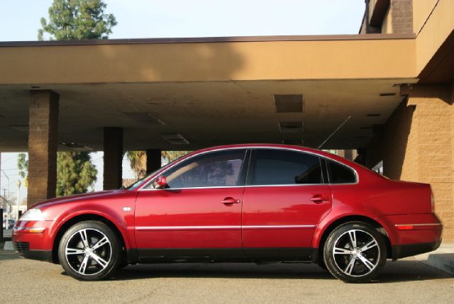 2004 Volkswagen Passat S Sedan