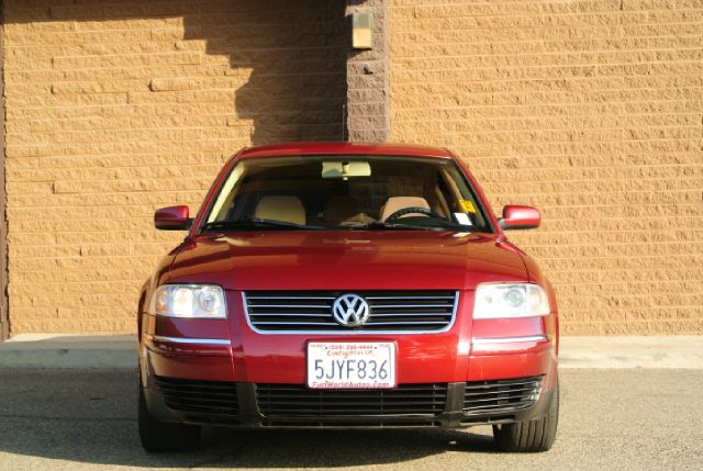 2004 Volkswagen Passat S Sedan