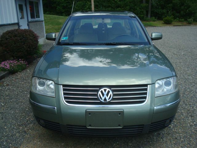 2004 Volkswagen Passat FWD 4dr Sport