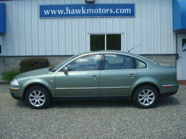 2004 Volkswagen Passat FWD 4dr Sport