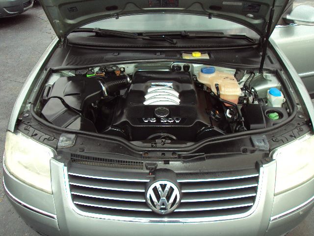 2004 Volkswagen Passat SE Crew Cab 4WD FFV